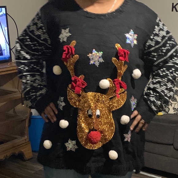 Unique Reindeer super soft sweater. - Picture 6 of 7